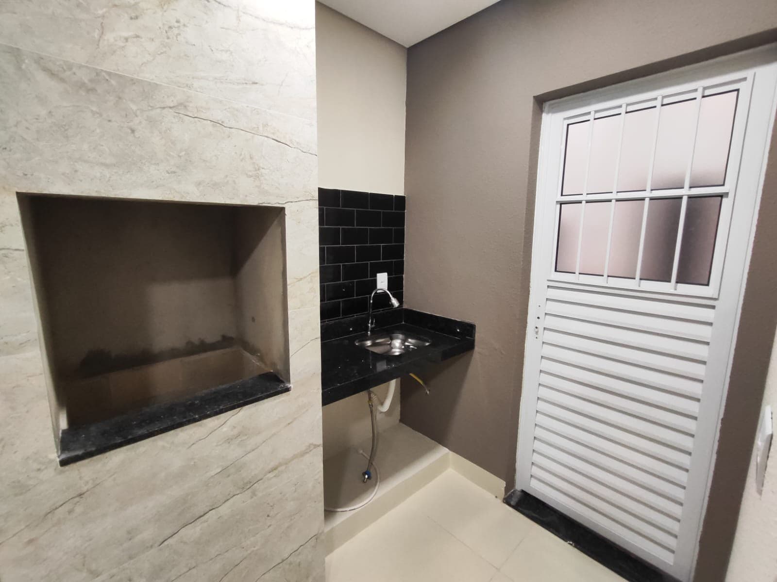 Casa moderna no bairro Canaã próximo ao Tauste Norte - Casa para venda, 110m², com 3 dormitórios - Canaã, Marília