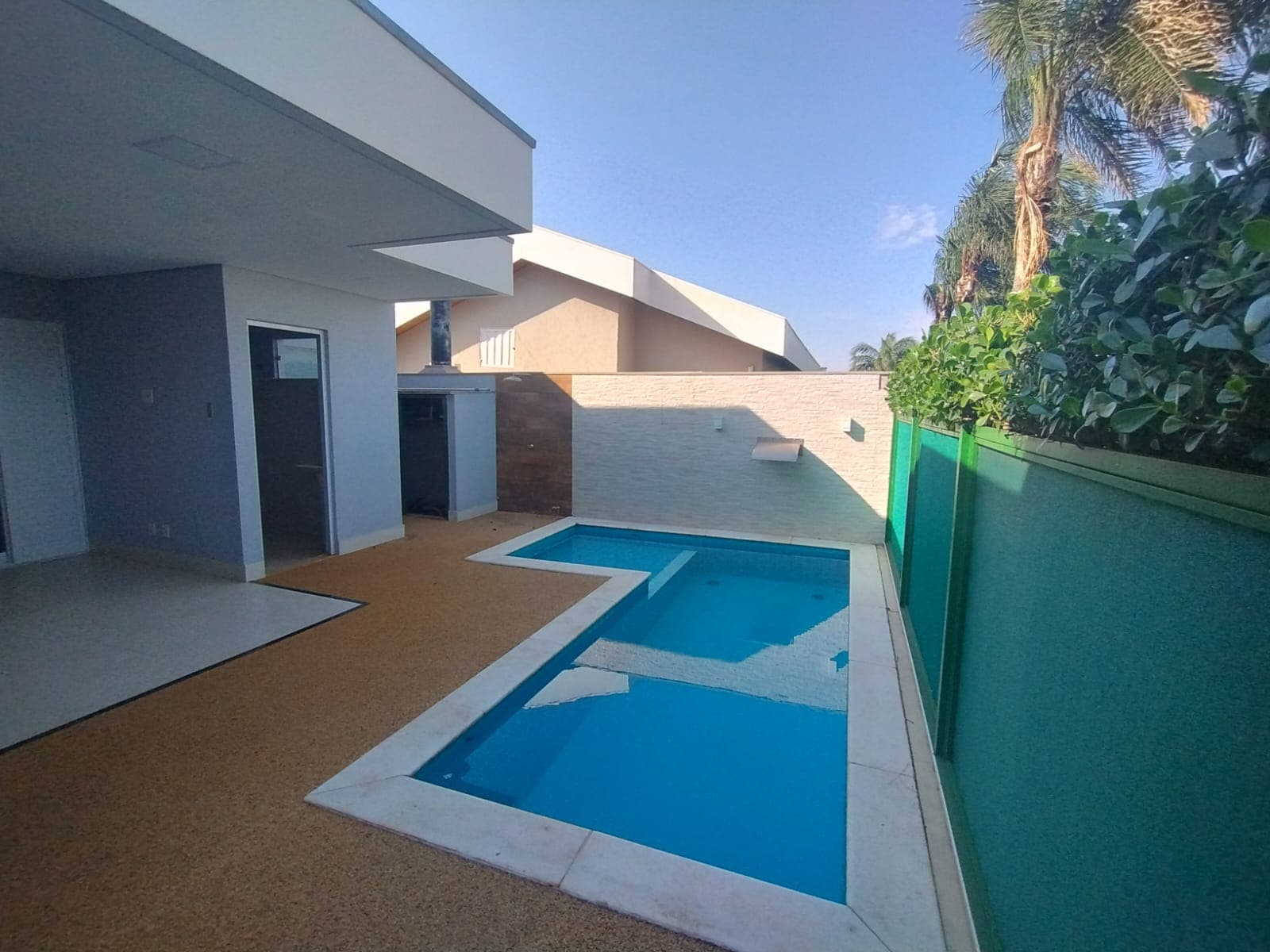CASA EM CONDOMÍNIO FECHADO – REGIÃO DO AEROPORTO DE MARÍLIA